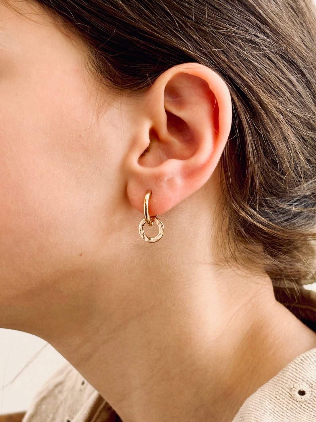 Créoles plaqué or : les boucles d'oreilles intemporelles pour filles et adolescentes