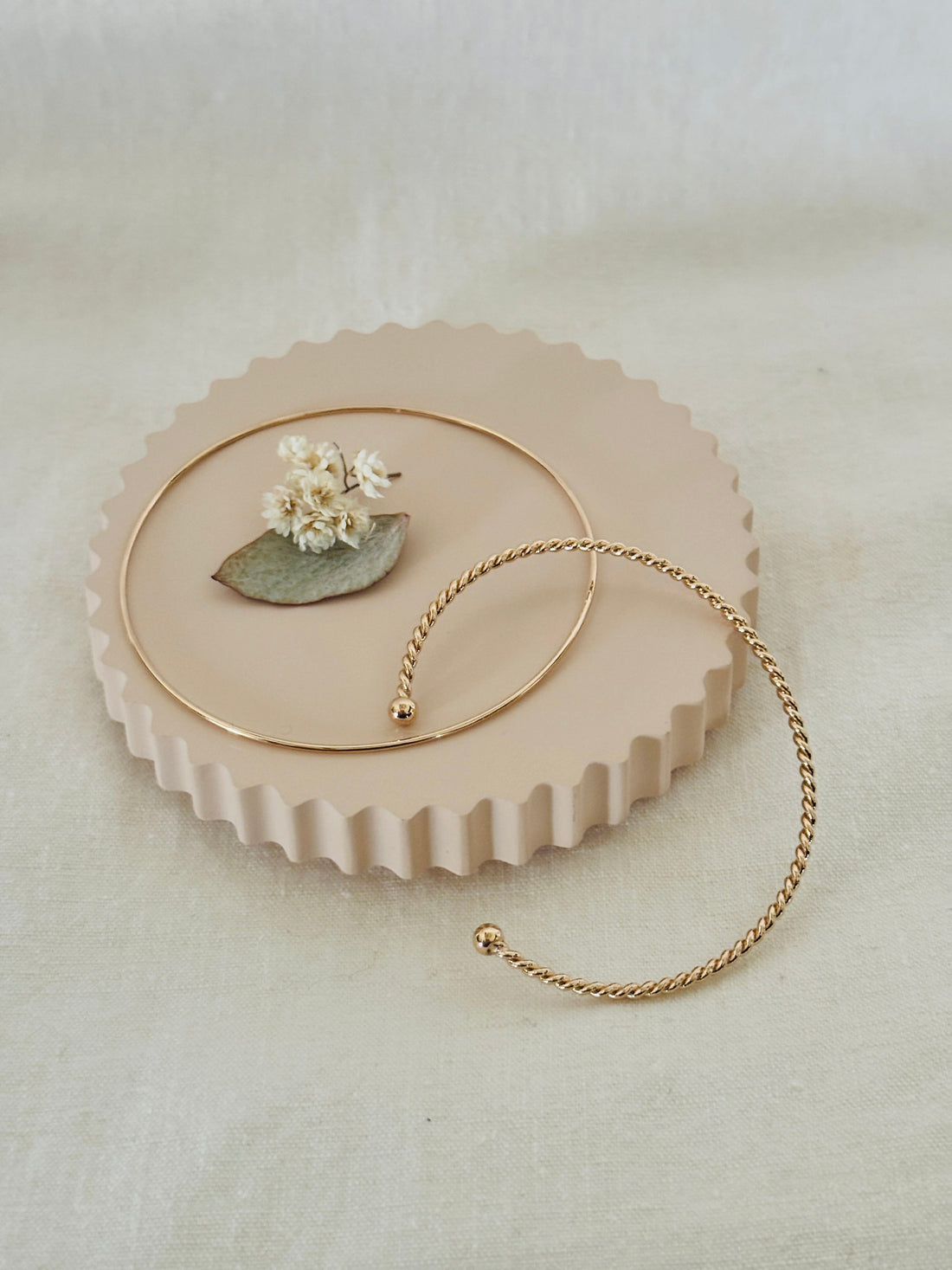 Jonc ou bracelet chaîne pour fille : lequel choisir ?