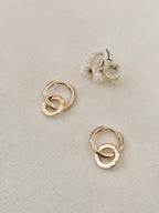 Boucles d'Oreilles Créoles Doubles Martelées Margaux Plaqué Or