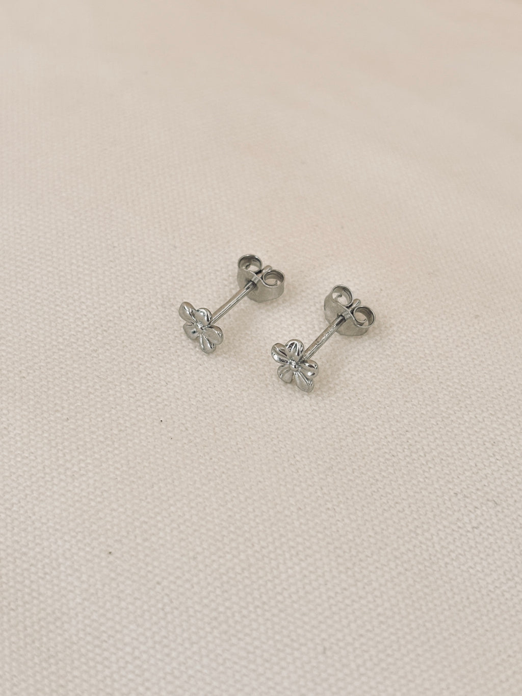 Boucles d'Oreilles Puces Fleurs Flora Argent