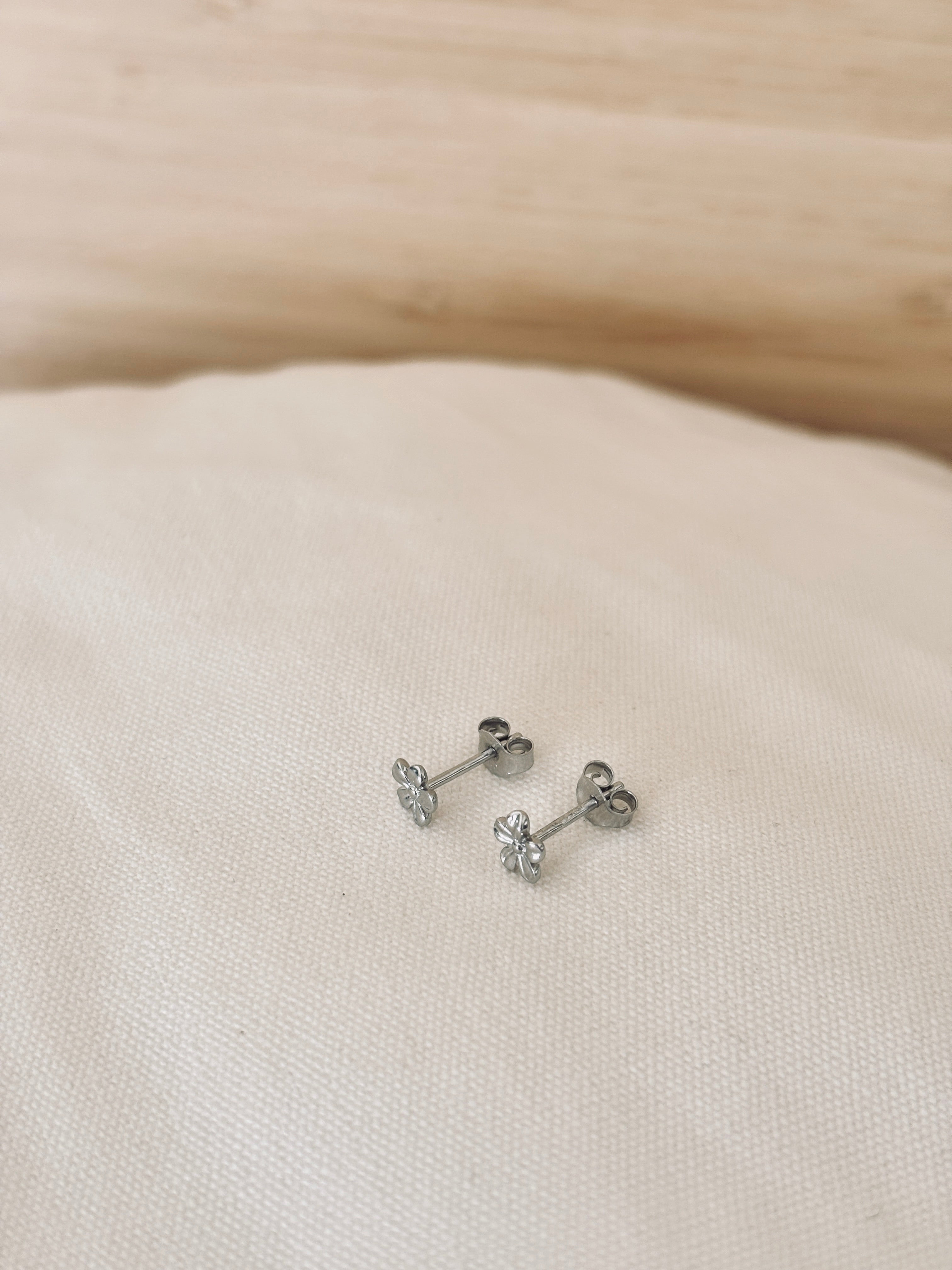 Boucles d'Oreilles Puces Fleurs Flora Argent