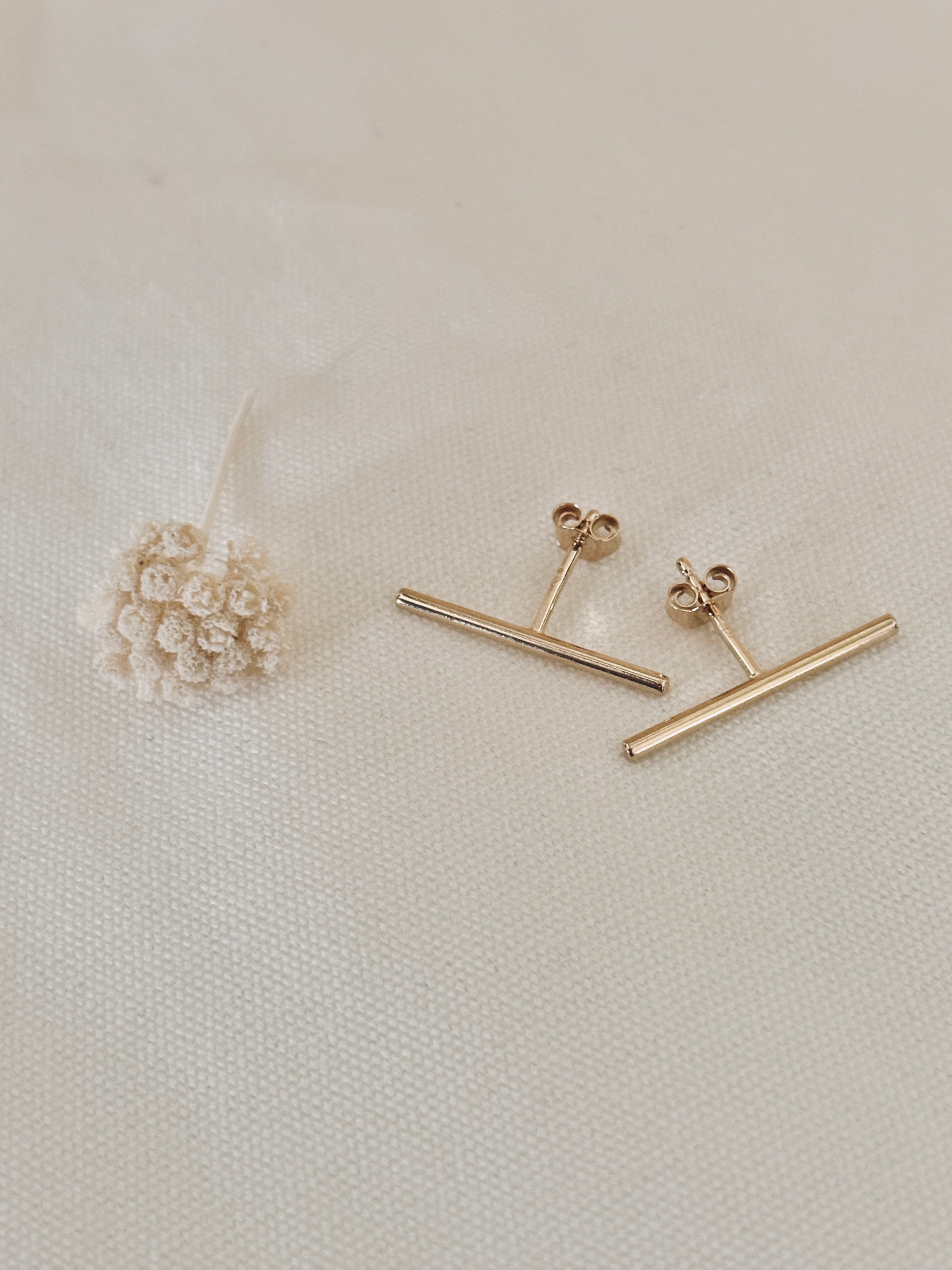 Boucles d'Oreilles Puces Barre Billy Plaqué Or