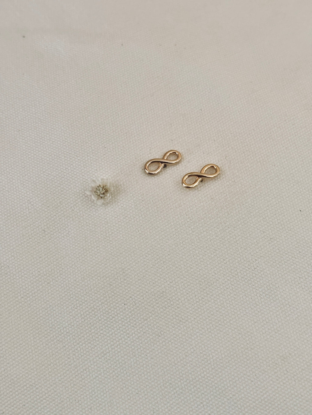 Boucles d'Oreilles Puces Infini Callie Plaqué Or