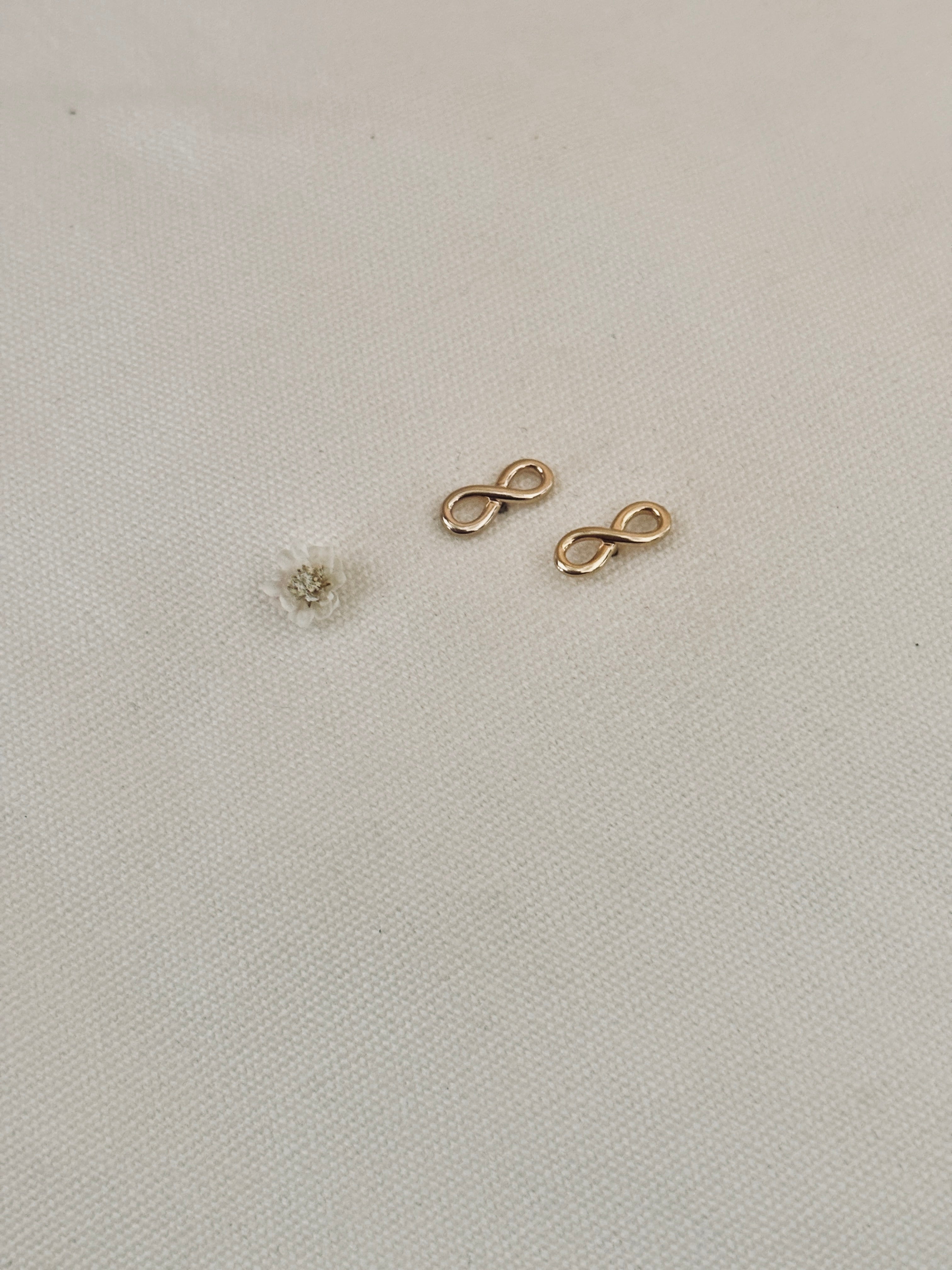 Boucles d'Oreilles Puces Infini Callie Plaqué Or