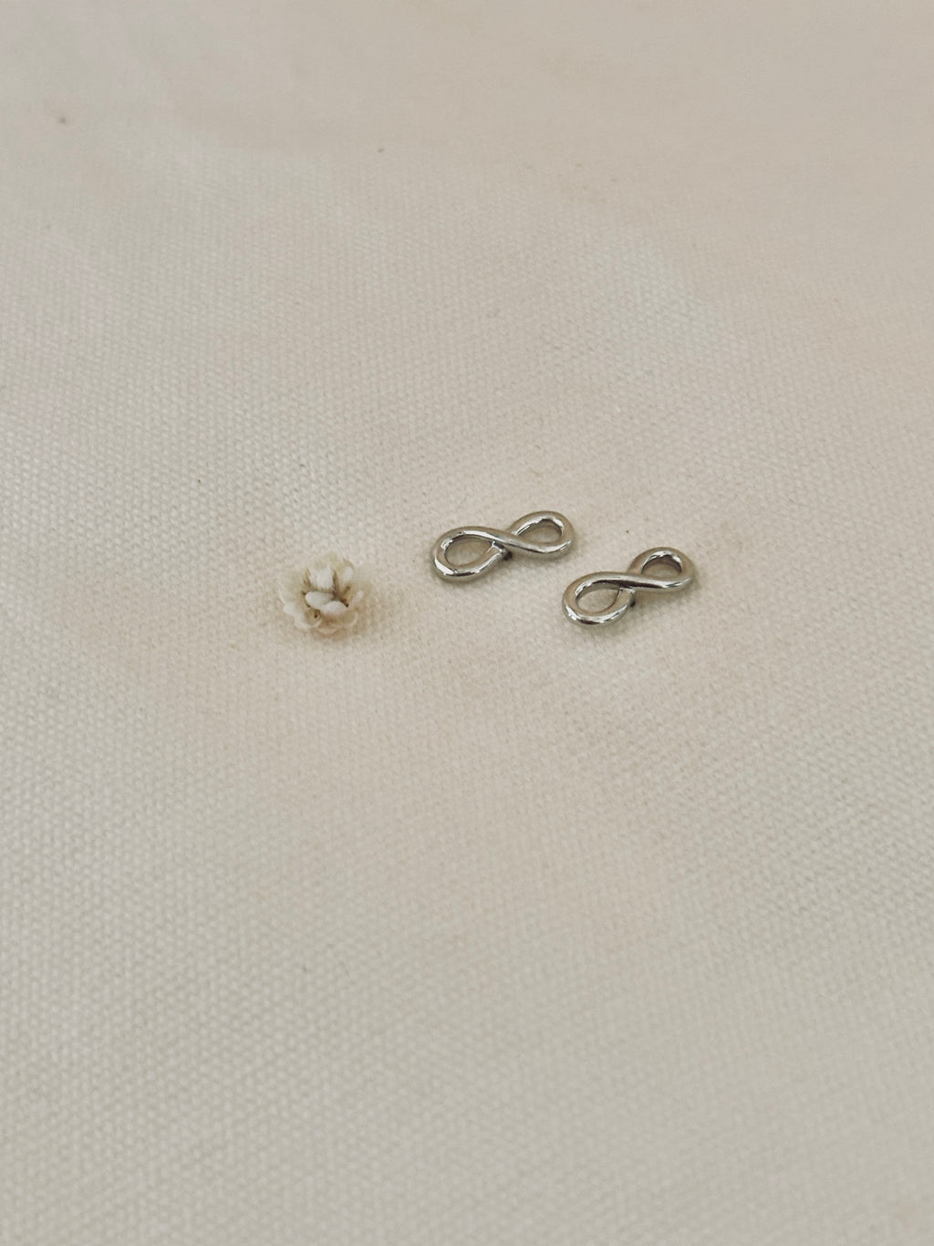 Boucles d'Oreilles Puces Infini Callie Argent