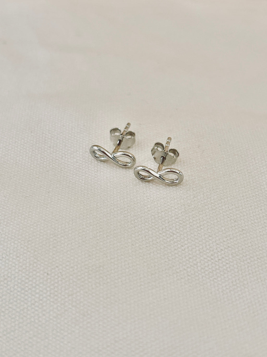 Boucles d'Oreilles Puces Infini Callie Argent