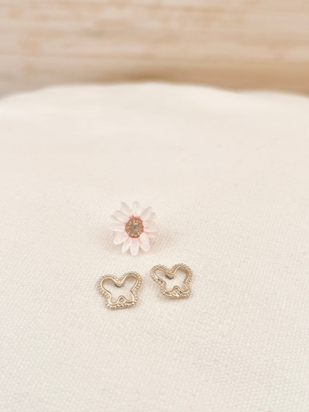 Boucles d'Oreilles Puces Papillon Ajouré Suzon Plaqué Or