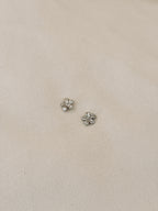 Boucles d'Oreilles Puces Fleurs Flora Argent