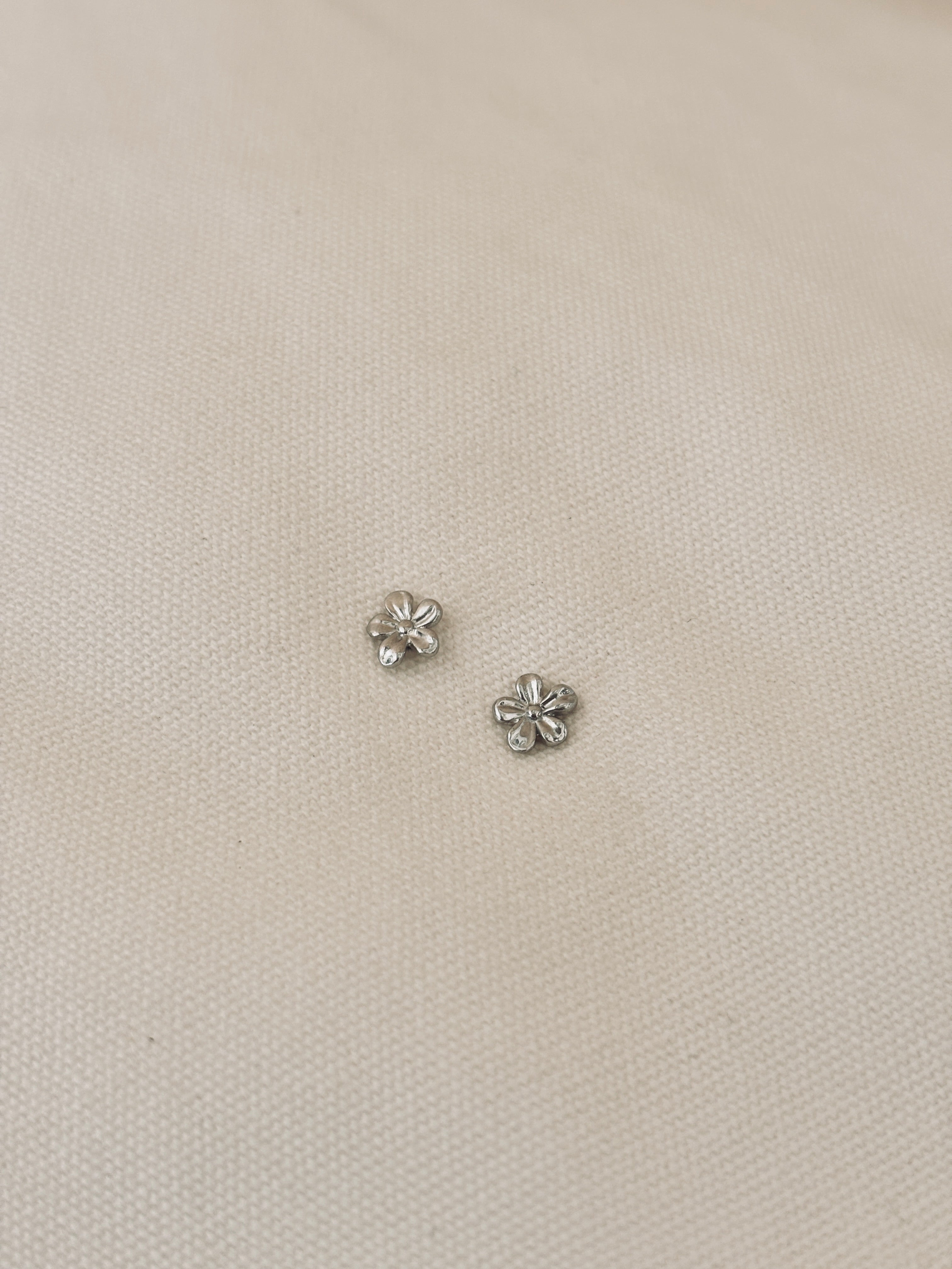 Boucles d'Oreilles Puces Fleurs Flora Argent