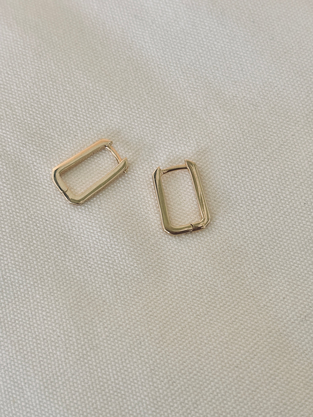 Boucles d'Oreilles Créoles Rectangle Mini Brune Plaqué Or