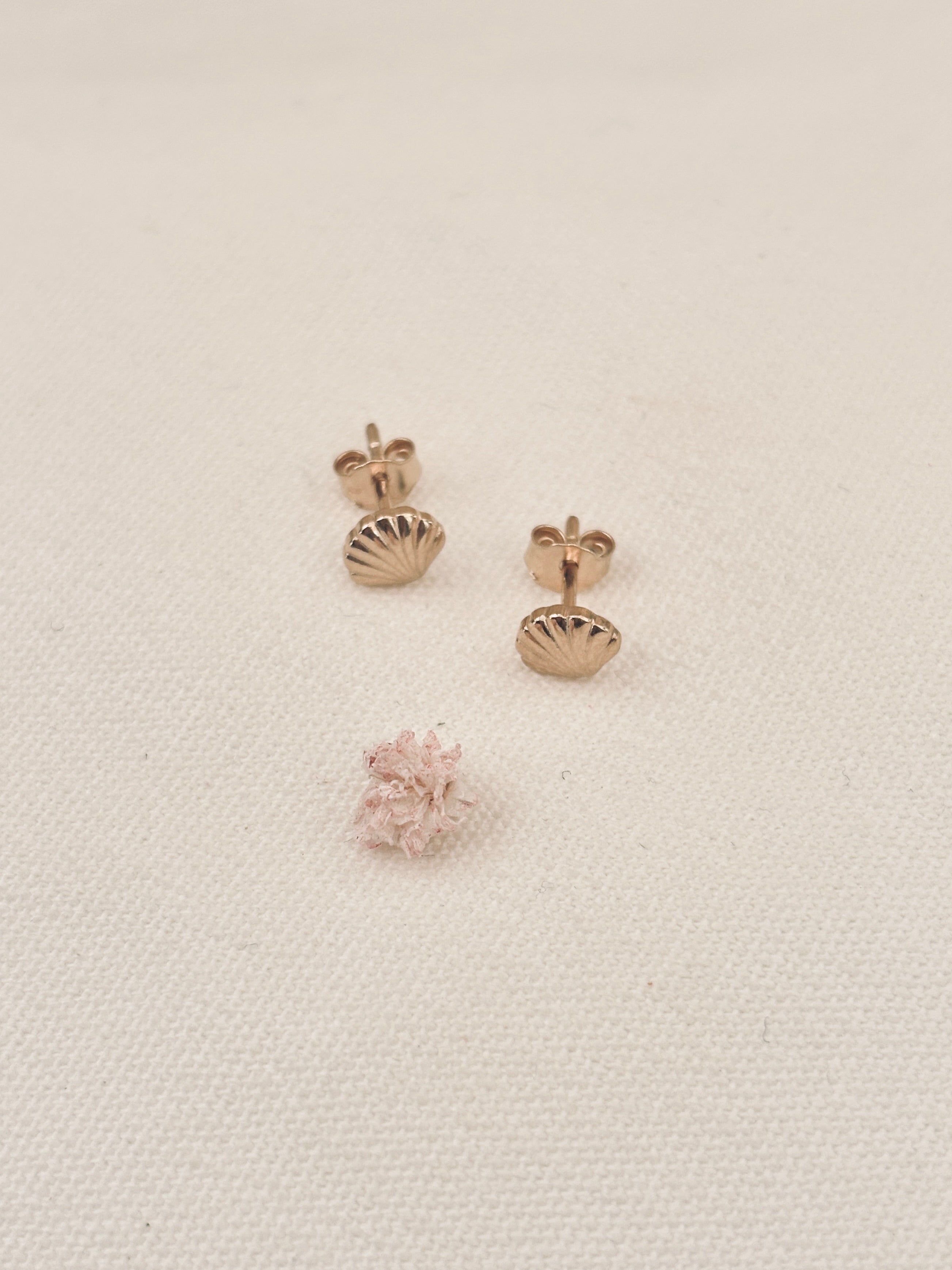 Boucles d'Oreilles Puces Coquillage Colette Plaqué Or