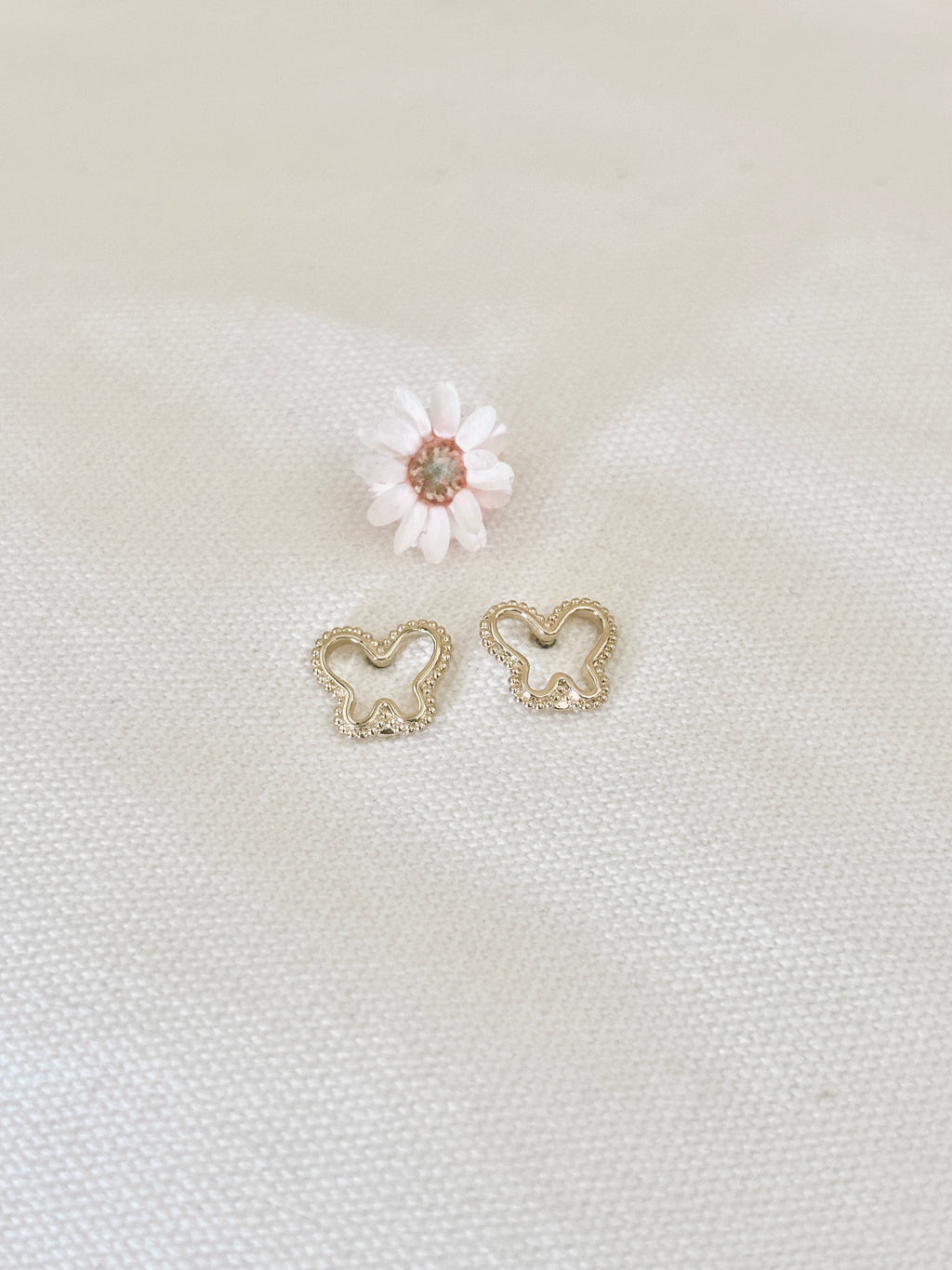 Boucles d'Oreilles Puces Papillon Ajouré Suzon Plaqué Or