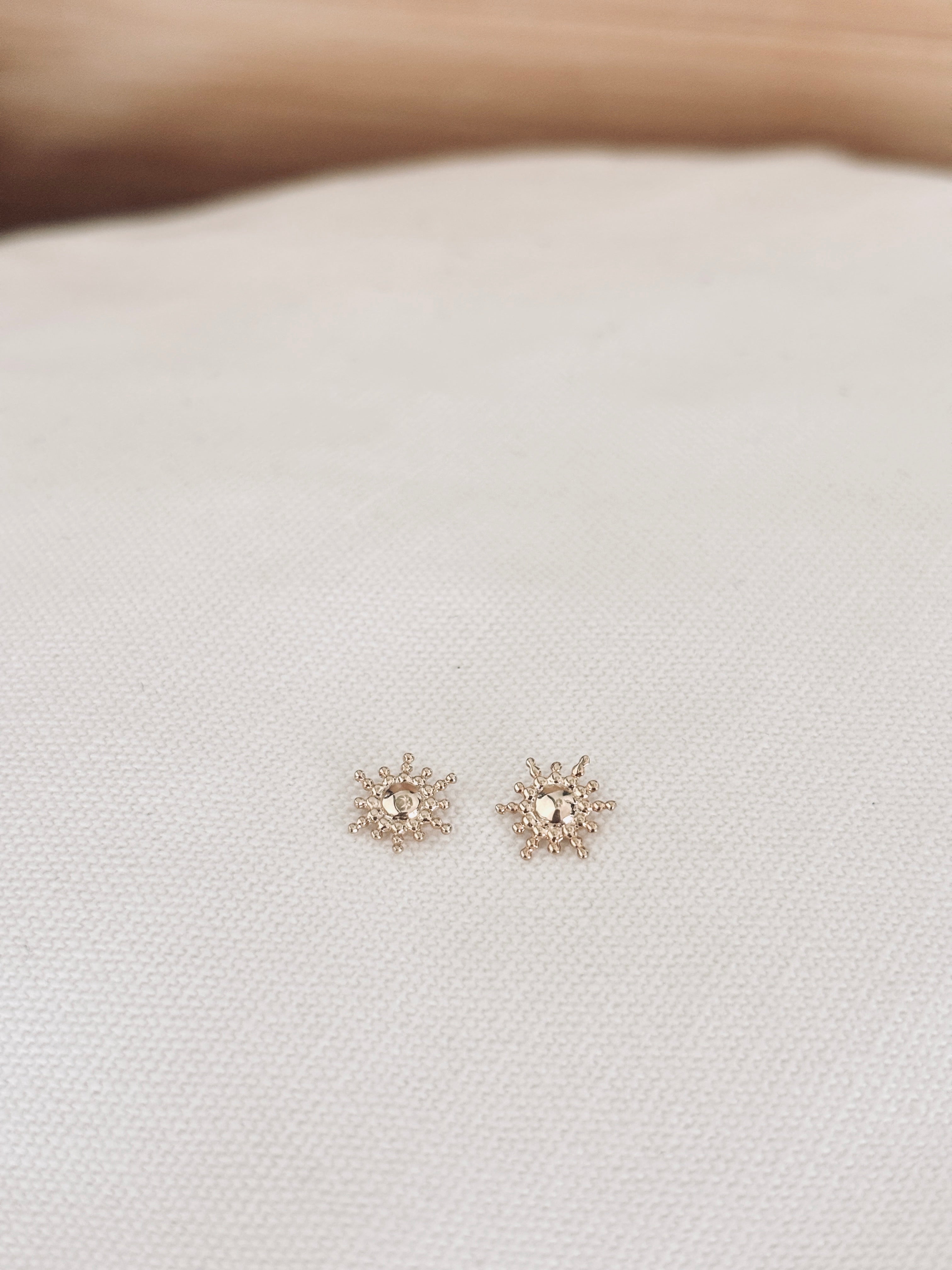 Boucles d'Oreilles Puces Soleil Solyne Plaqué Or