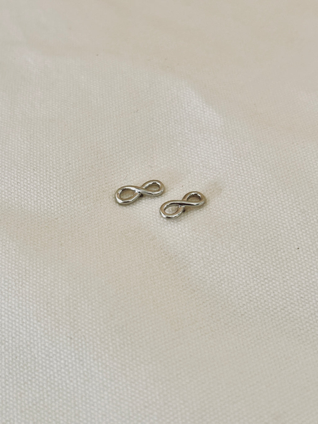 Boucles d'Oreilles Puces Infini Callie Argent