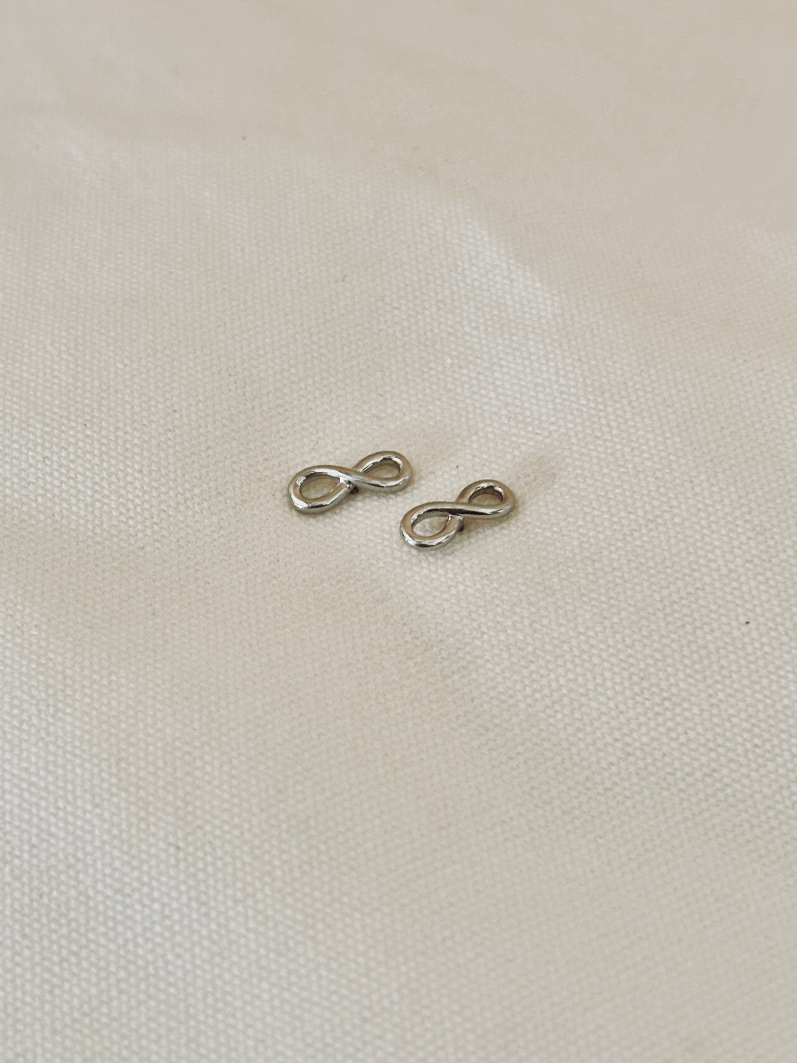 Boucles d'Oreilles Puces Infini Callie Argent