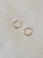 Boucles d'Oreilles Créoles Martelées Agathe Plaqué Or