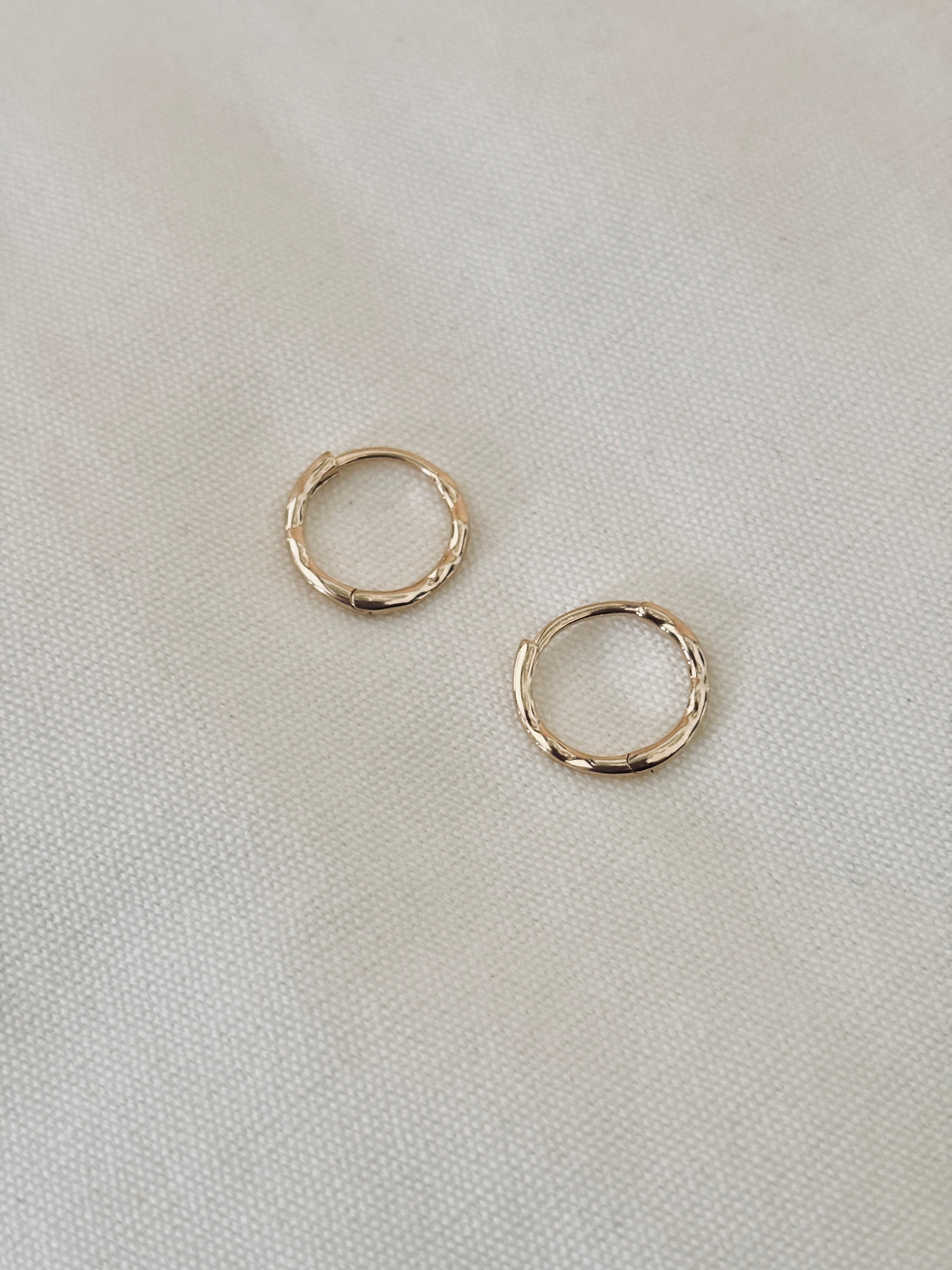 Boucles d'Oreilles Créoles Martelées Agathe Plaqué Or