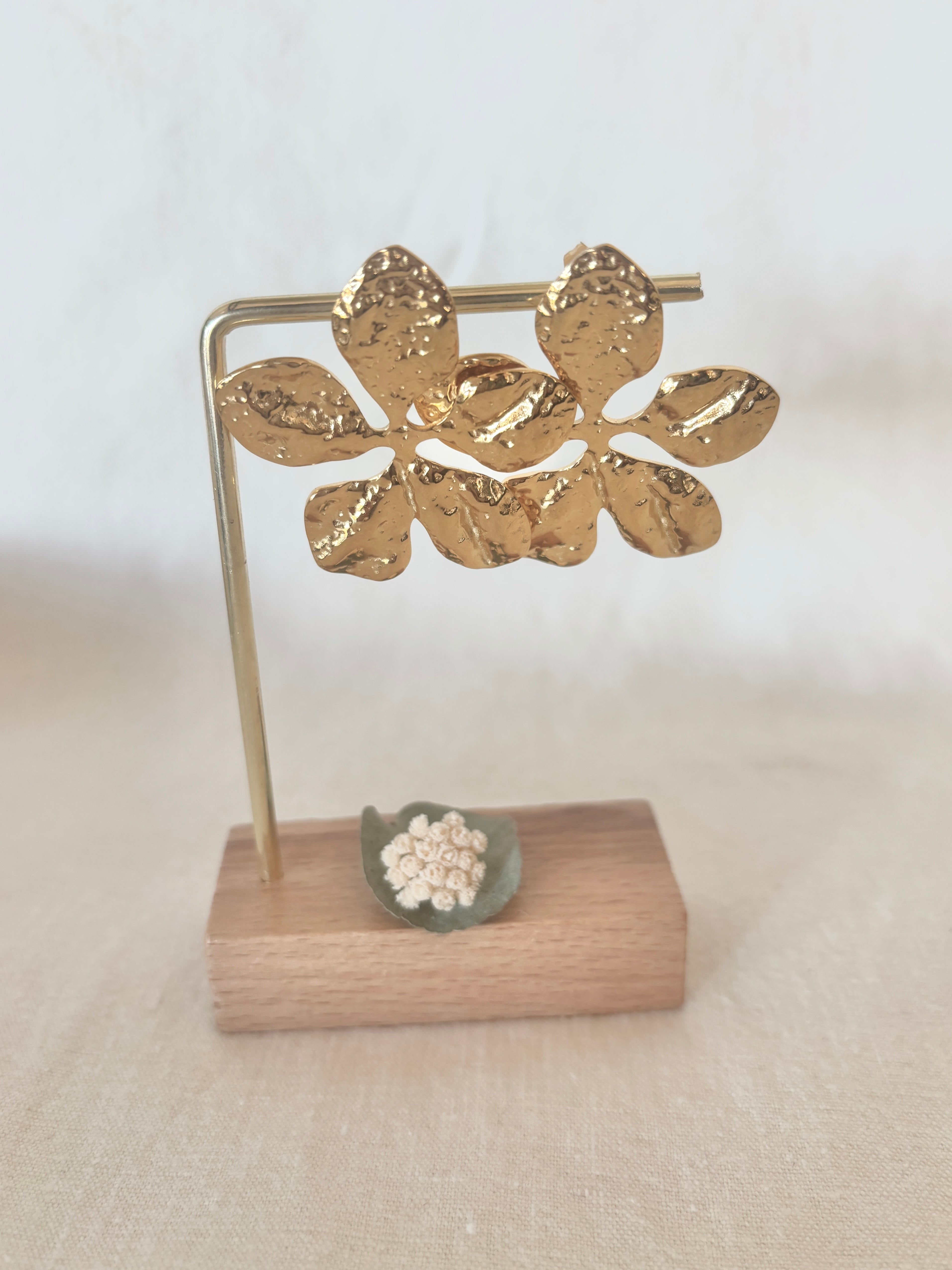 Boucles d'Oreilles Fleur Martelée Garance Acier PVD