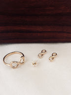 Boucles d'Oreilles Puces Infini Callie Plaqué Or