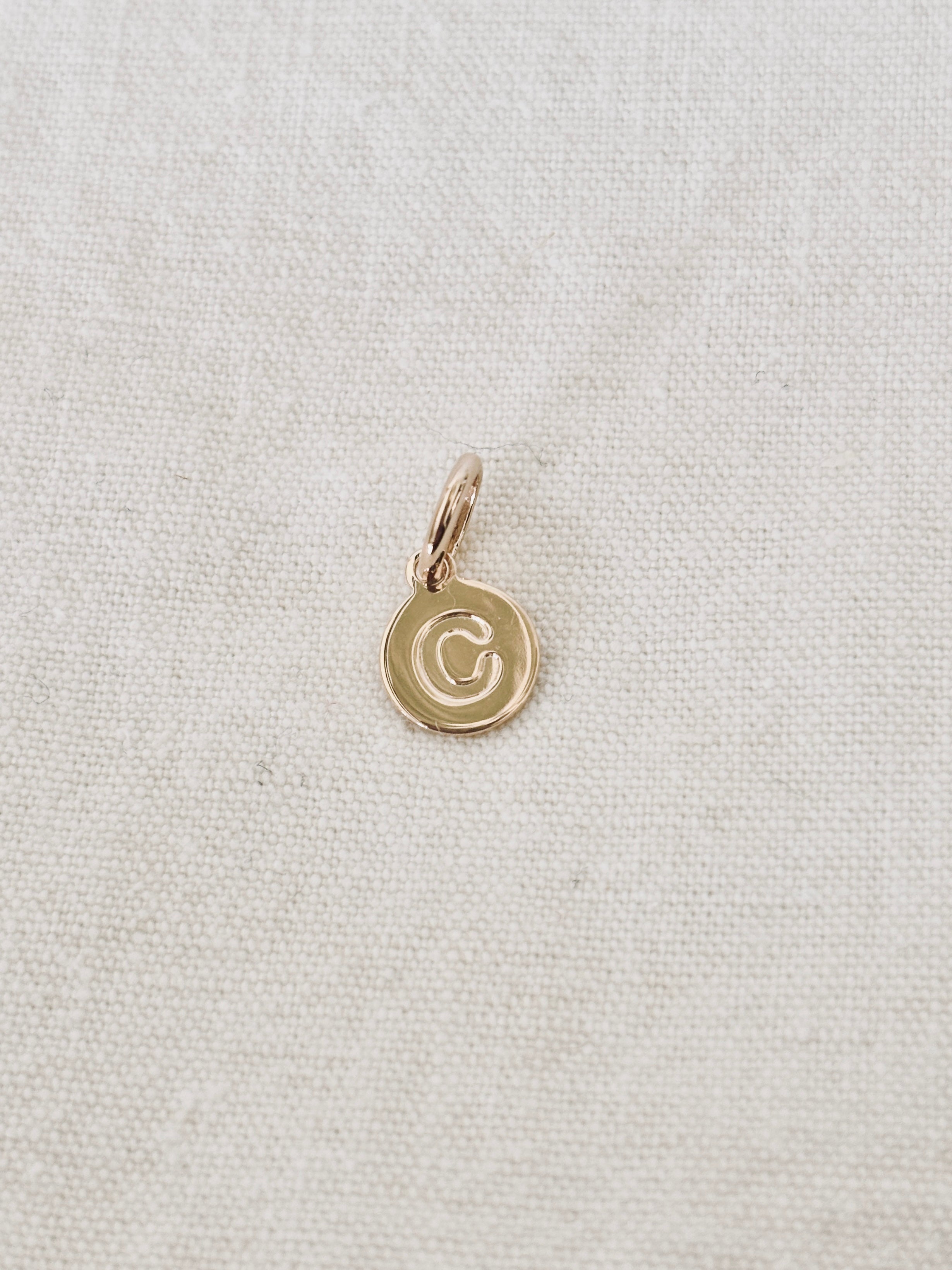 Pendentif Lettre Médaille Gabriel Plaqué Or