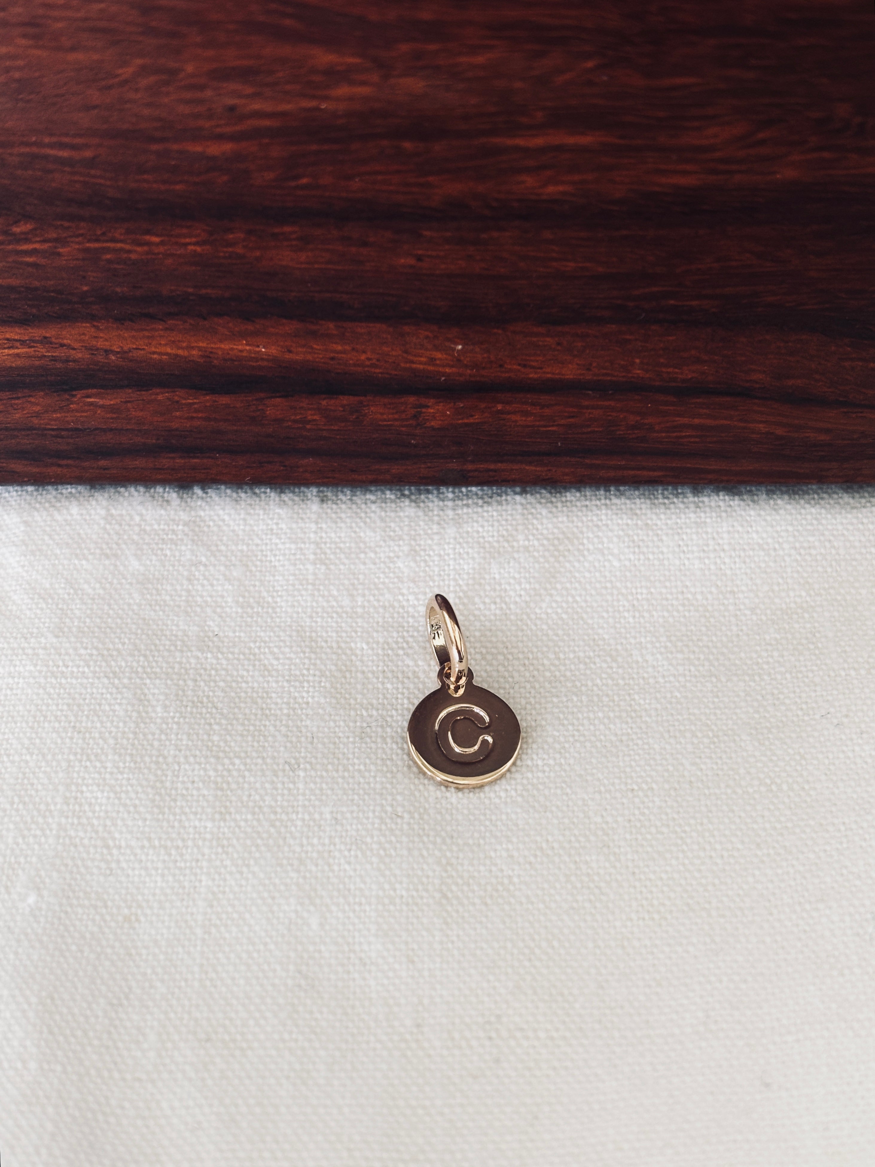 Pendentif Lettre Médaille Gabriel Plaqué Or