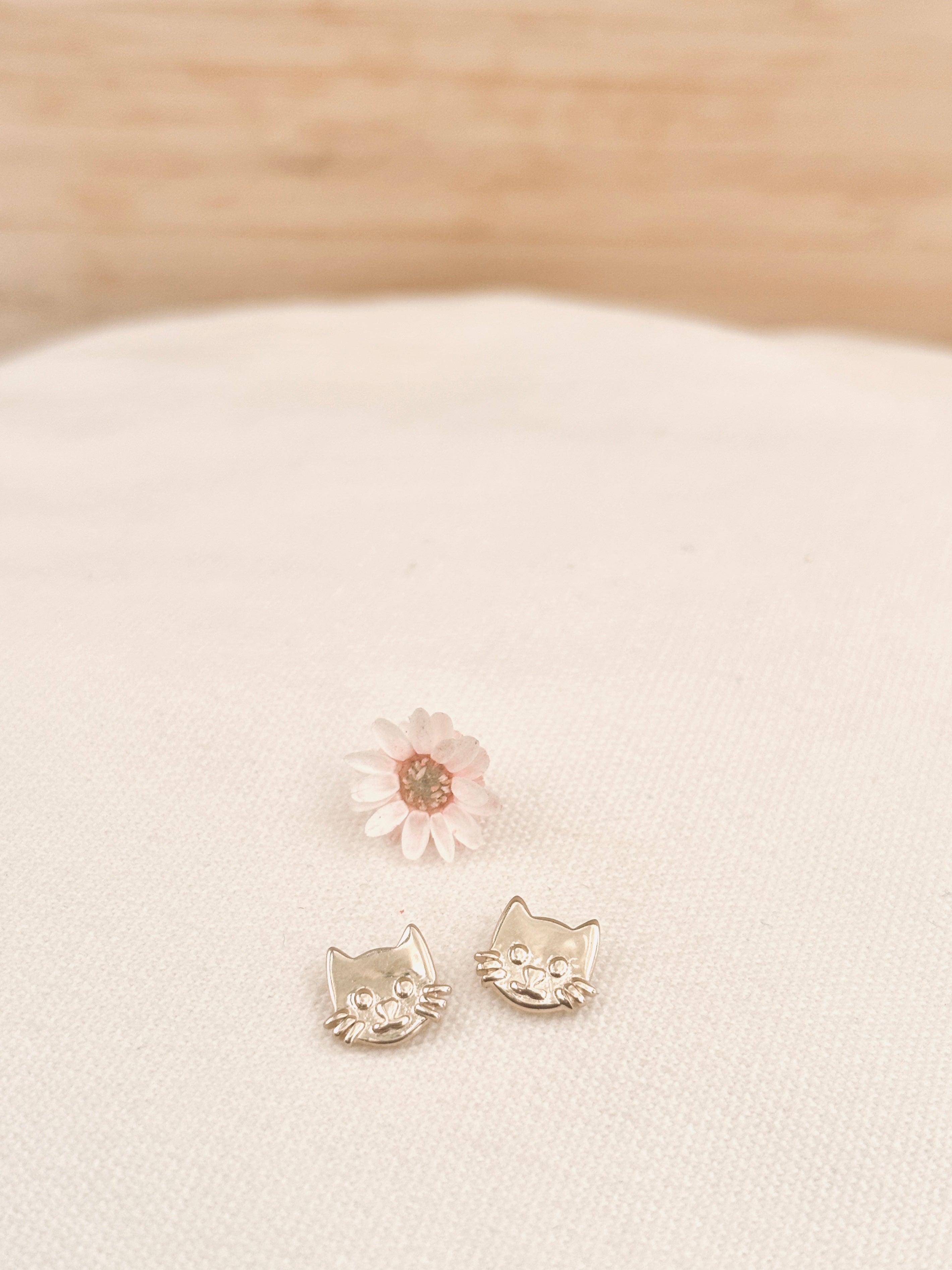 * Boucles d'Oreilles Puces Kitty Plaqué Or