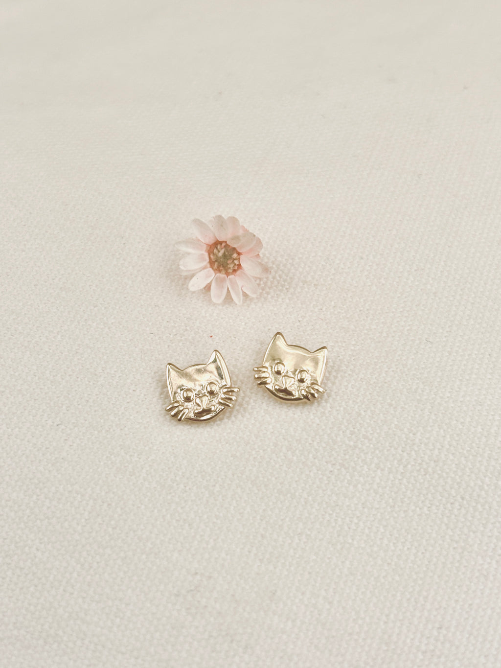 * Boucles d'Oreilles Puces Kitty Plaqué Or