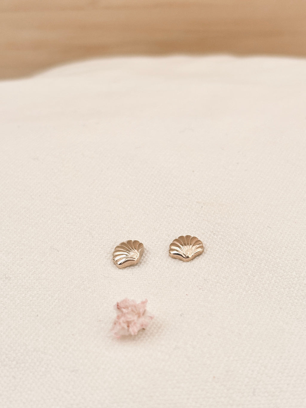 Boucles d'Oreilles Puces Coquillage Colette Plaqué Or