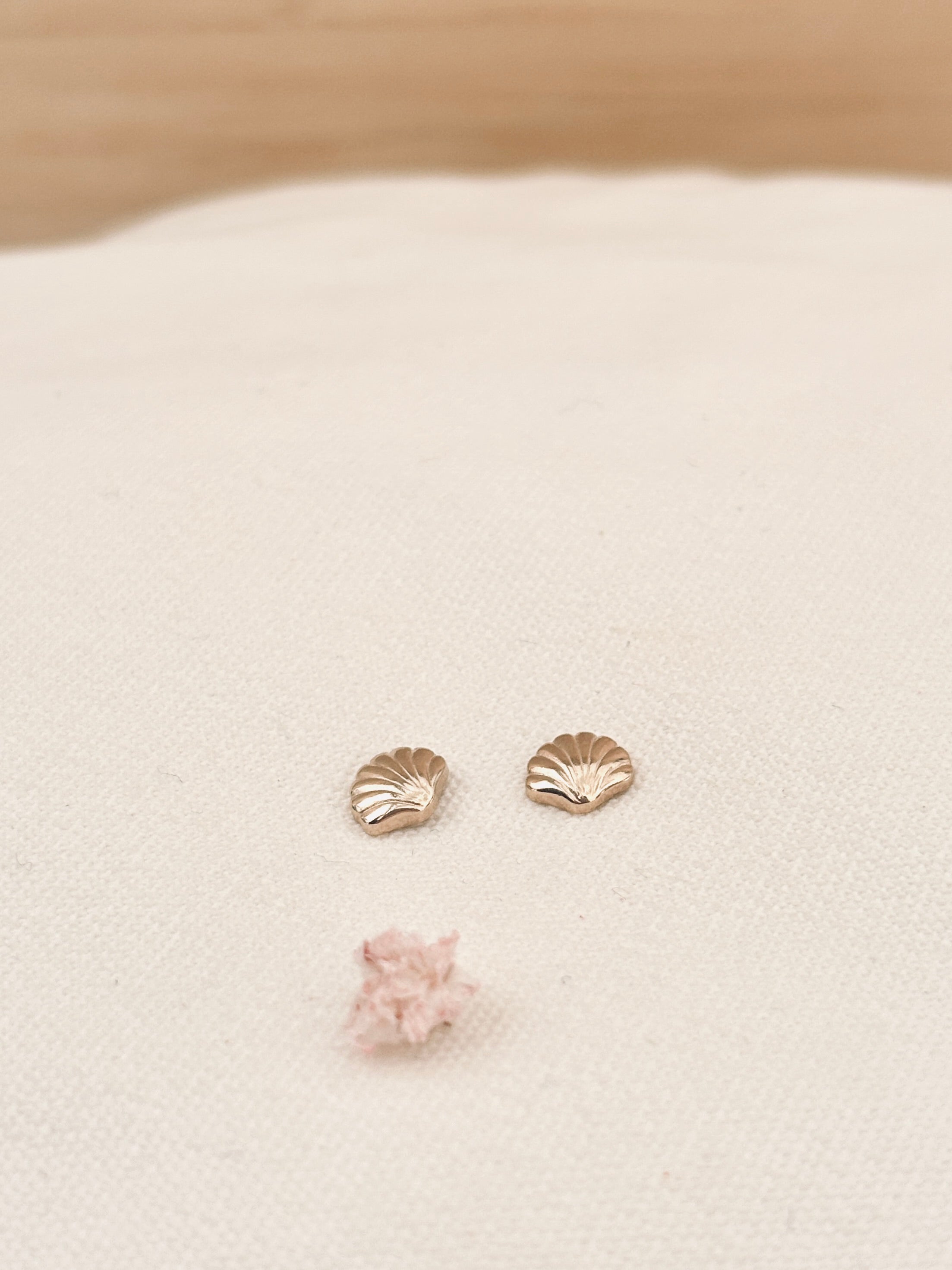 Boucles d'Oreilles Puces Coquillage Colette Plaqué Or