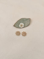 Boucles d'Oreilles Puces Fleurs ajourées Flora Plaqué Or