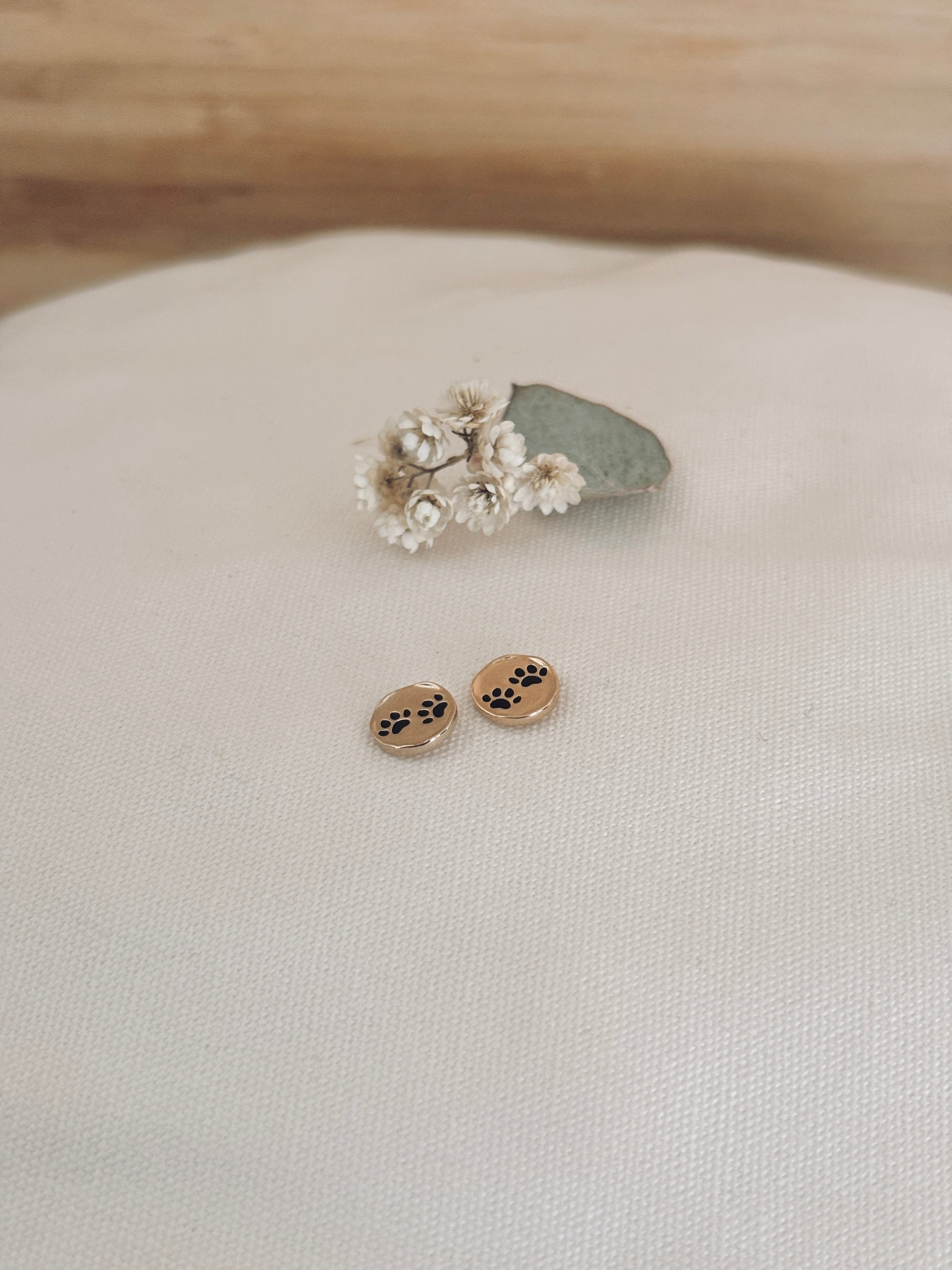 Boucles d'Oreilles Puces Patte De Chien Rita Plaqué Or