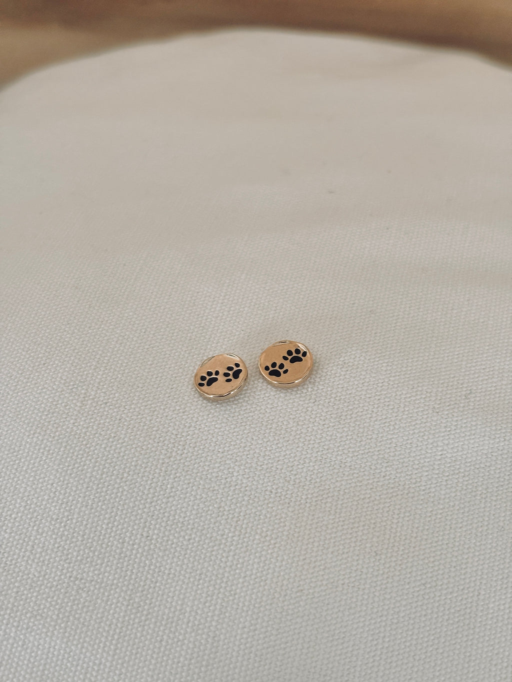Boucles d'Oreilles Puces Patte De Chien Rita Plaqué Or