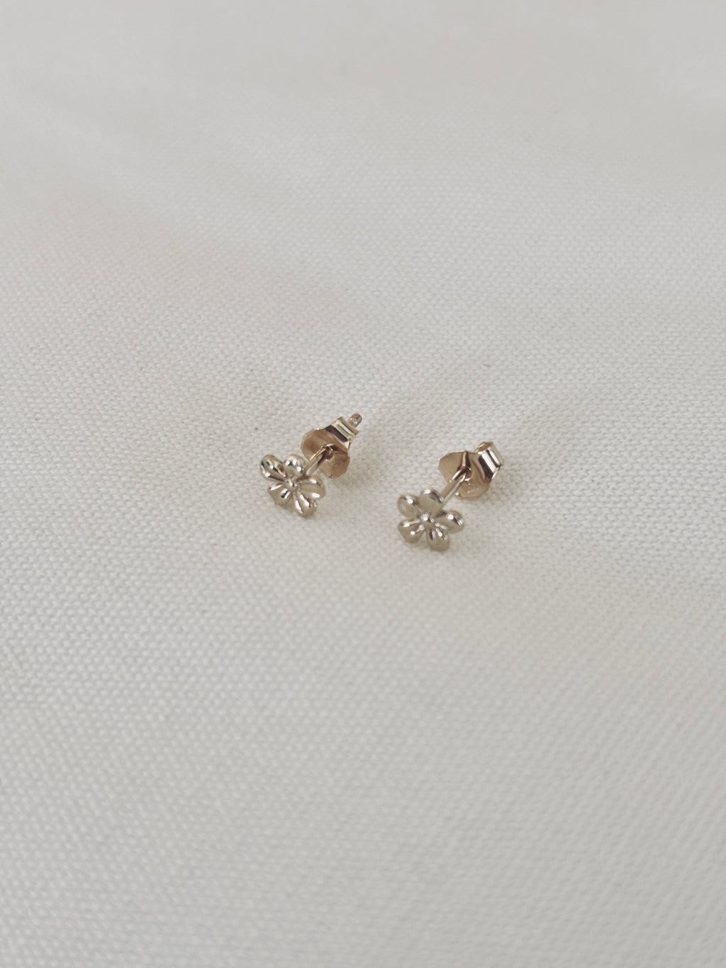 Boucles d'Oreilles Puces Fleurs Flora Plaqué Or