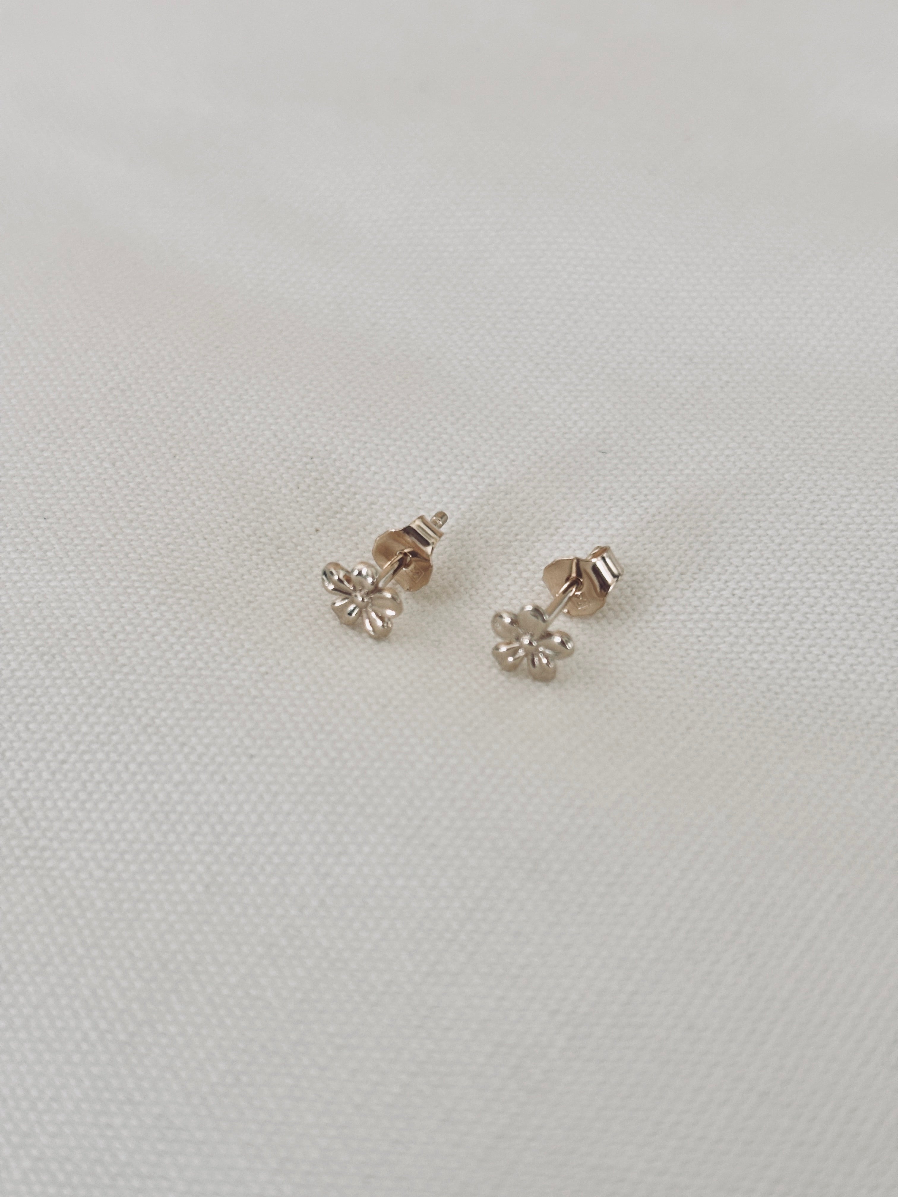 Boucles d'Oreilles Puces Fleurs Flora Plaqué Or