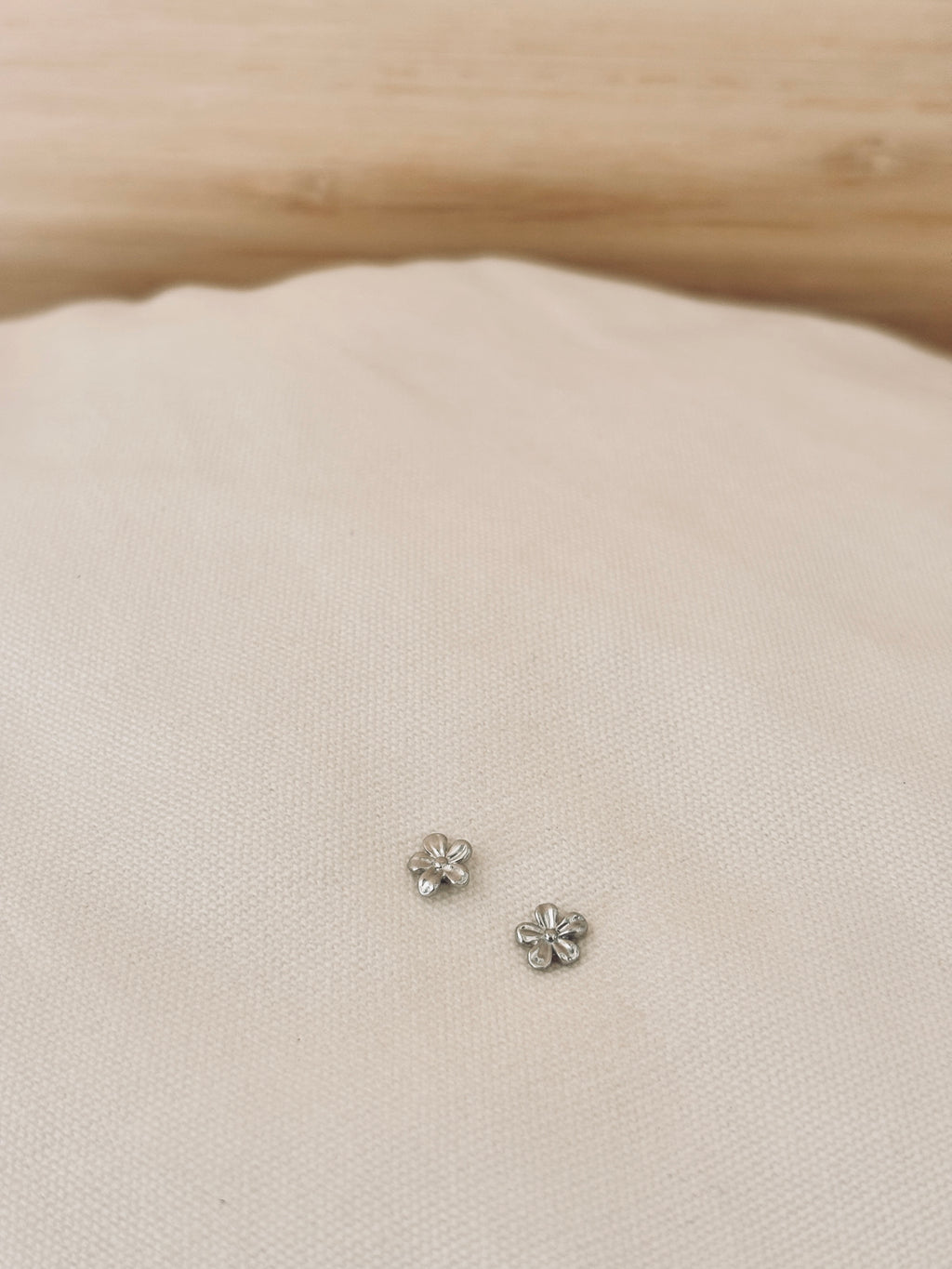 Boucles d'Oreilles Puces Fleurs Flora Argent