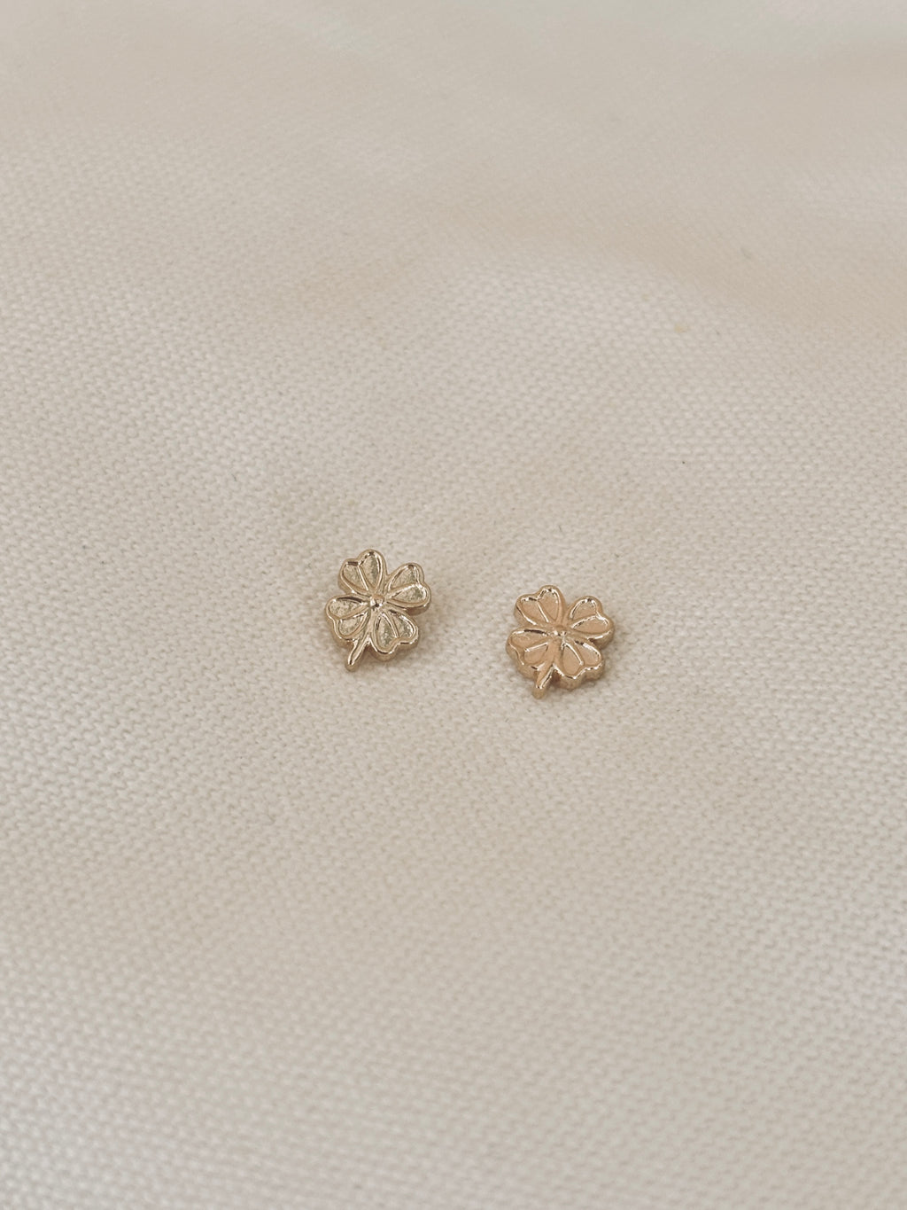 Boucles d'Oreilles Puces Trèfle Thaïs Plaqué Or