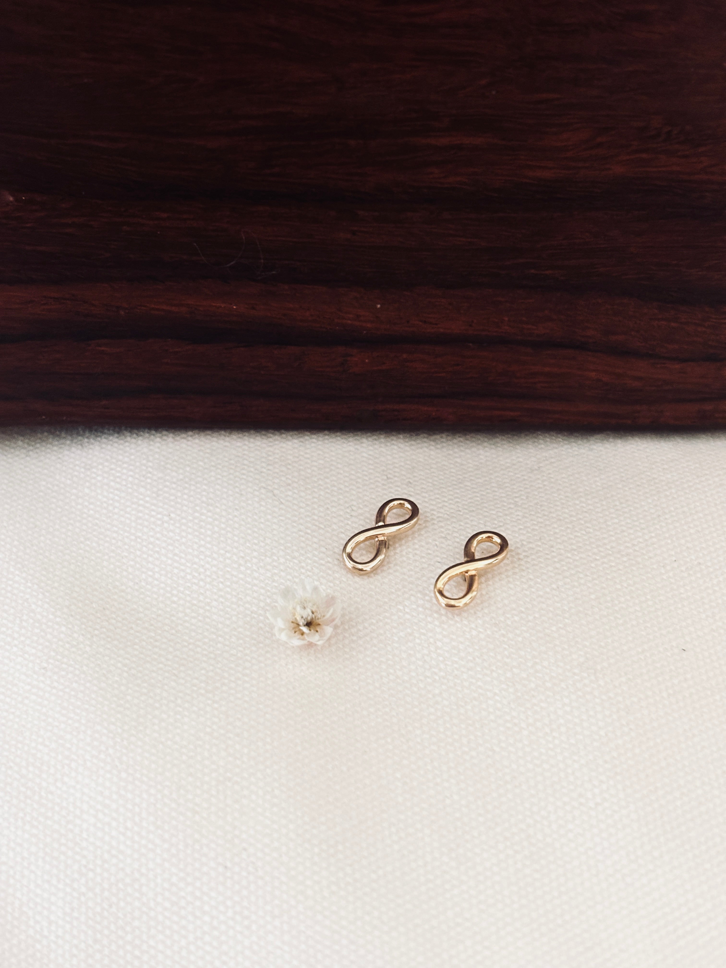 Boucles d'Oreilles Puces Infini Callie Plaqué Or