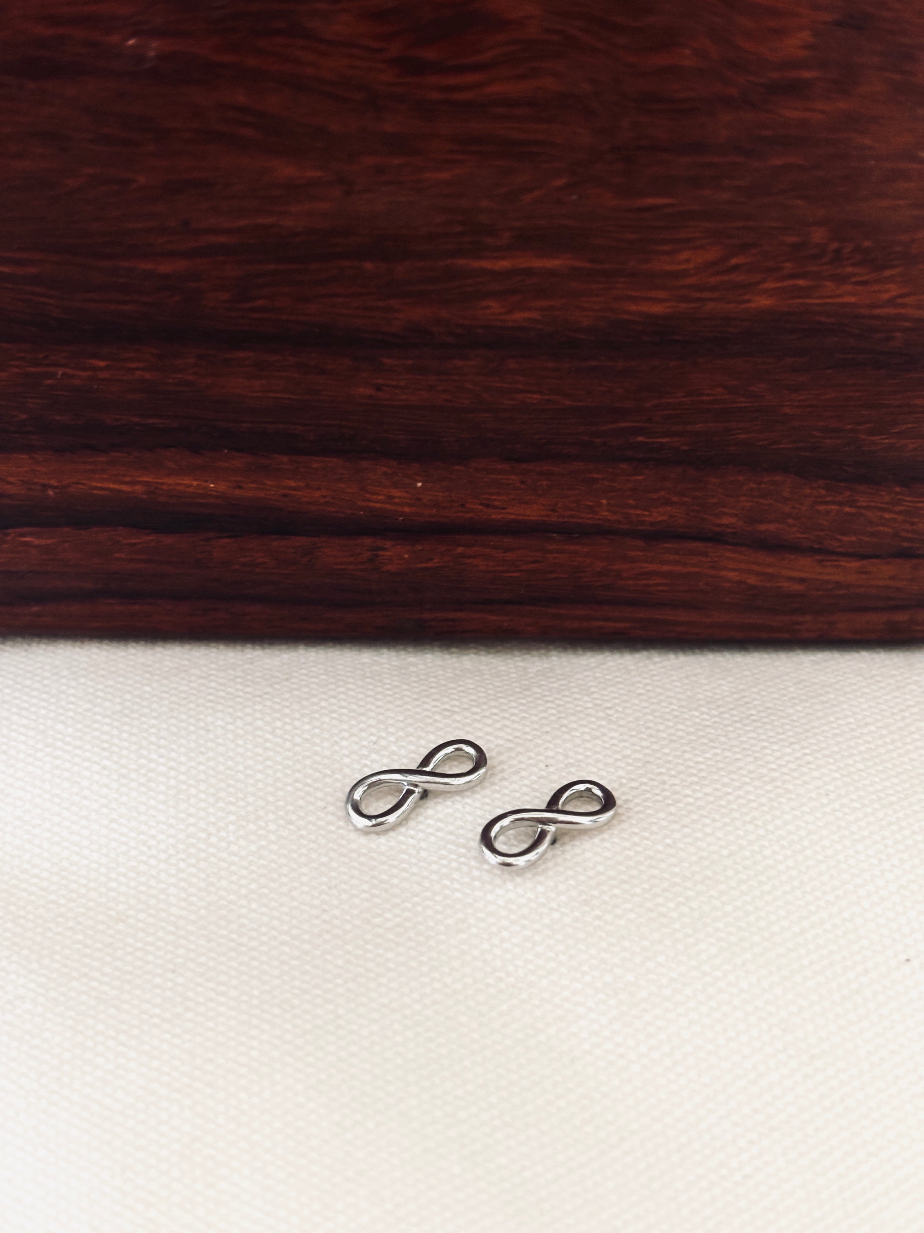 Boucles d'Oreilles Puces Infini Callie Argent