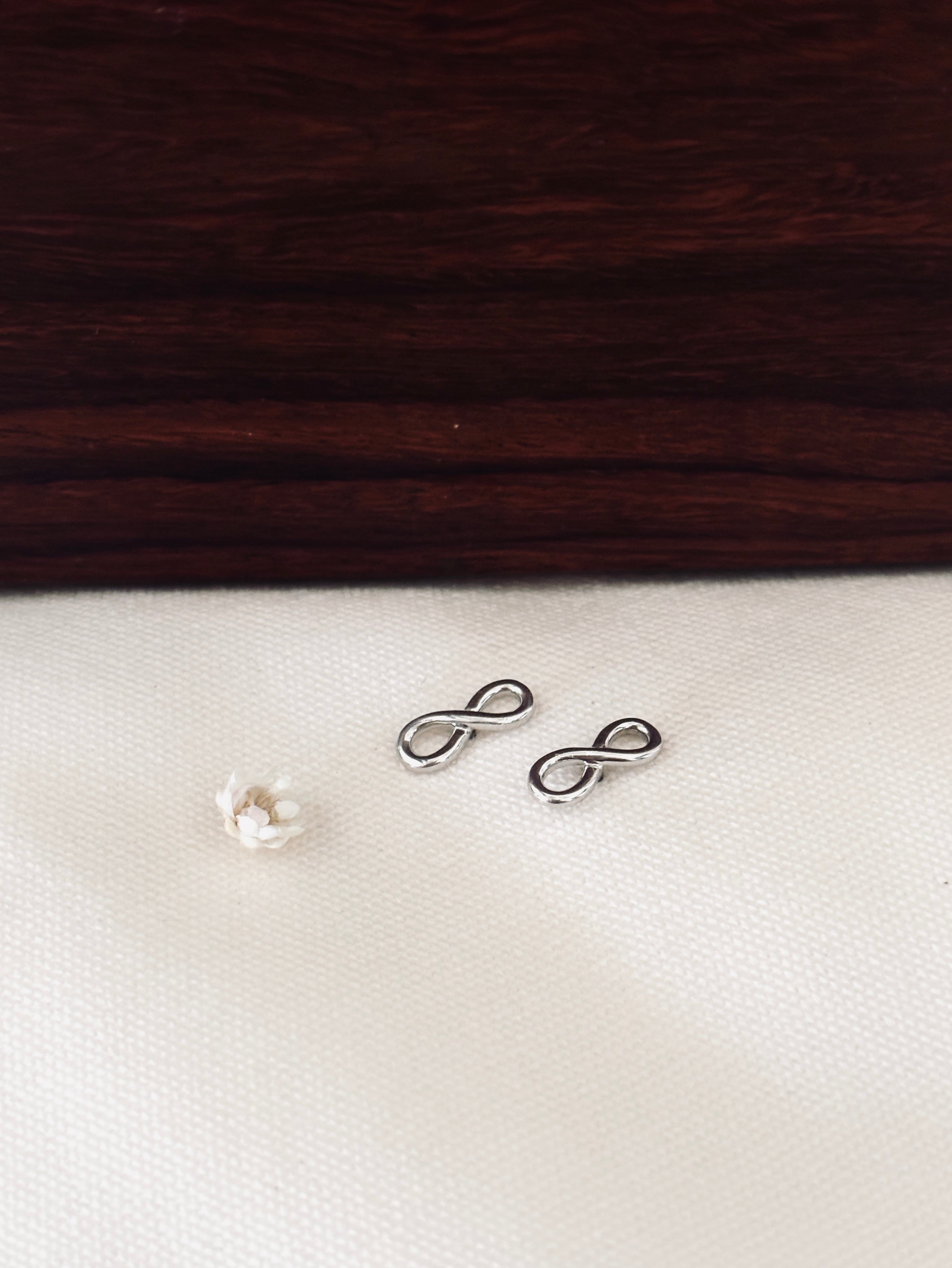 Boucles d'Oreilles Puces Infini Callie Argent